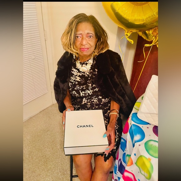 Meet your Posher, Christine - Picture 3 of 16